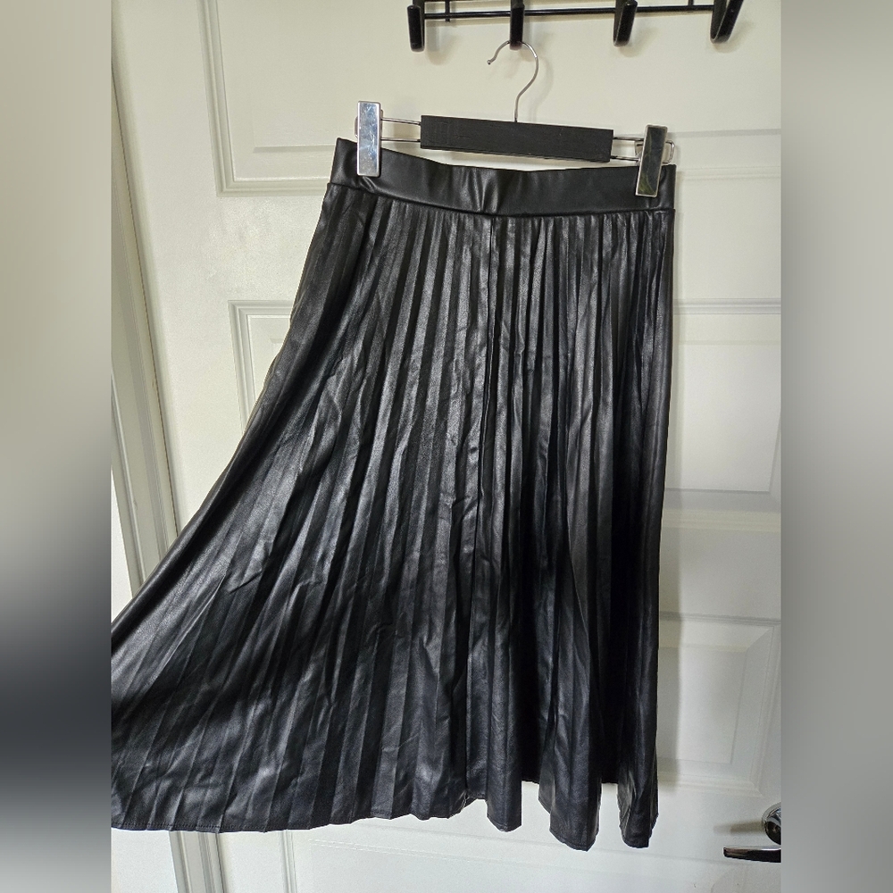Haute Monde Pleather Pleated Skirt - Size Small